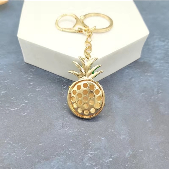 🔹️2x host pick 🔹️ Rhinestone Pineapple Keychain Bag Purse Metal - Picture 4 of 6